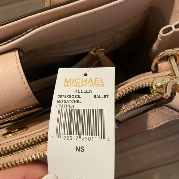 Michael Kors cream over the shoulder purse - Picture 5 of 7